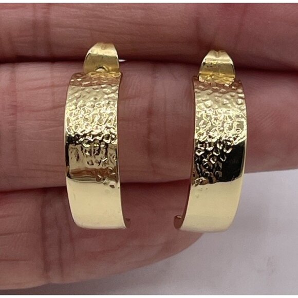 Gorjana Shaye Hammered 18K Gold Plated Half Hoop Earrings Textured Minimalist - Picture 1 of 6